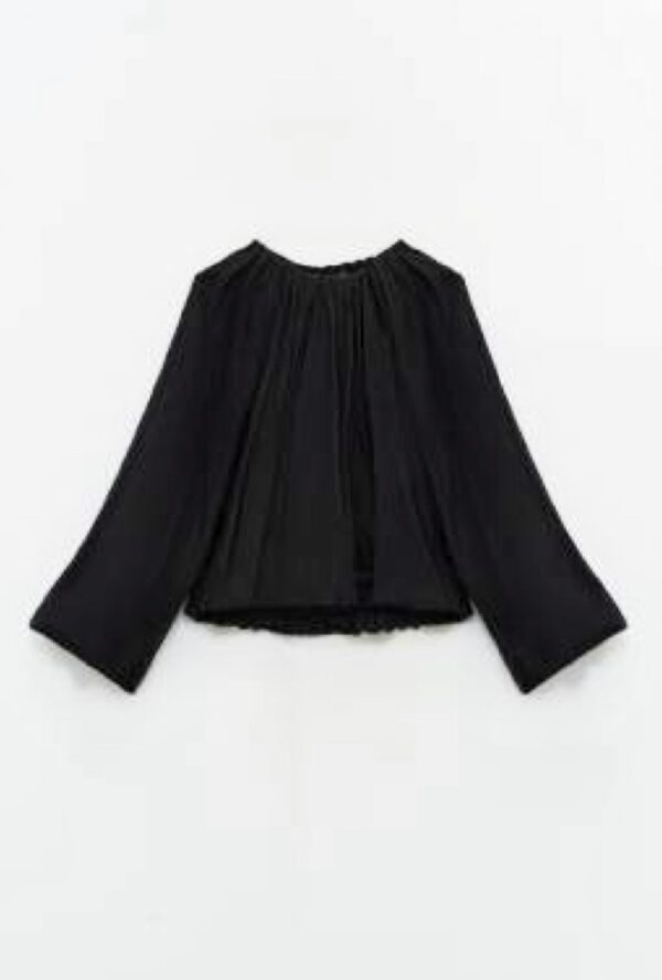 Blusa negra fluida